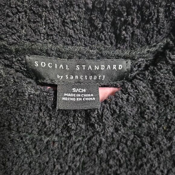 fluffy black knit sweater size Small - Picture 4 of 6